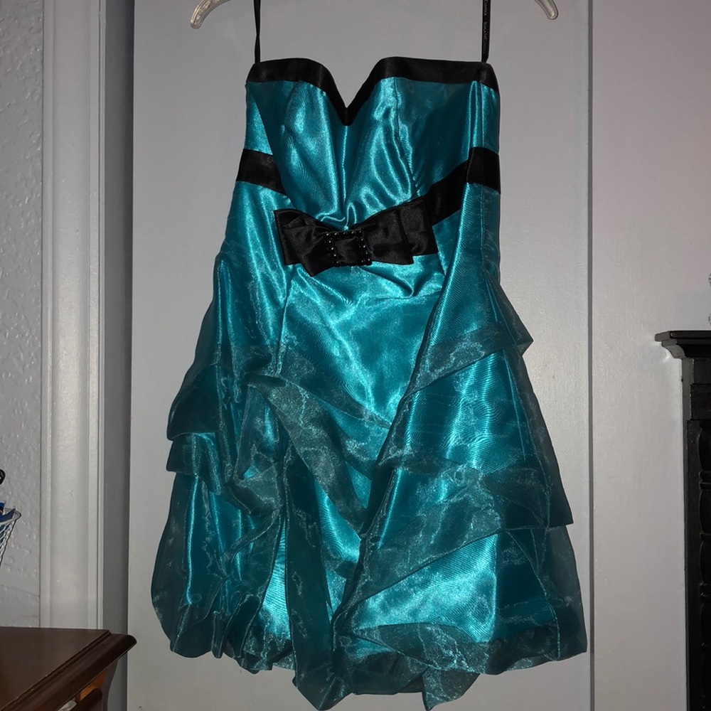 Turquoise strapless dress